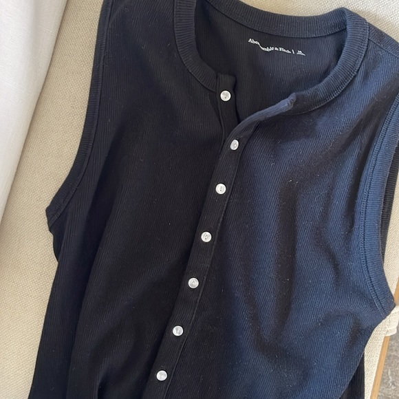 Abercrombie & Fitch Black Sleeveless Tank Top - Picture 3 of 3